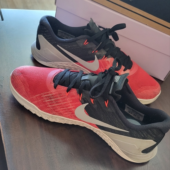 Black Red Gray Nike Metcon 3 Shoes Size 